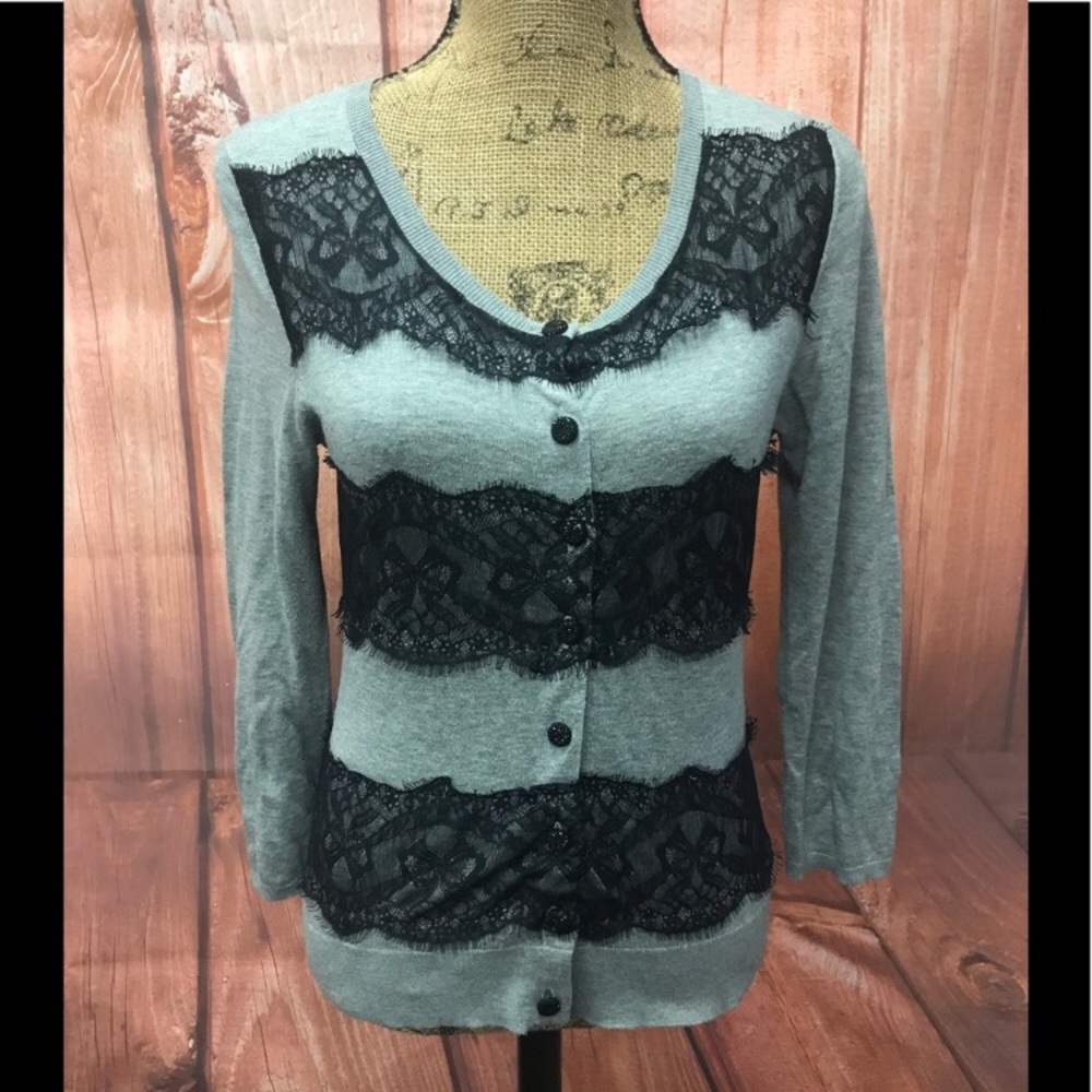 Anthropologie  med black lace gray button down